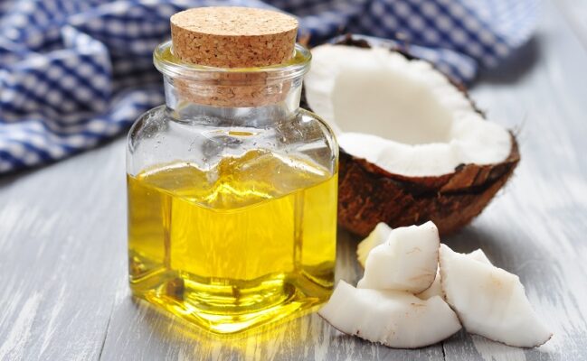 Cách trị mụn tại nhà bằng dầu dừa